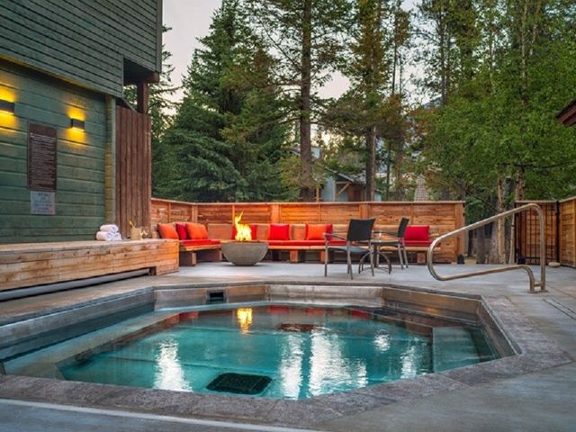 Outdoor hot tub