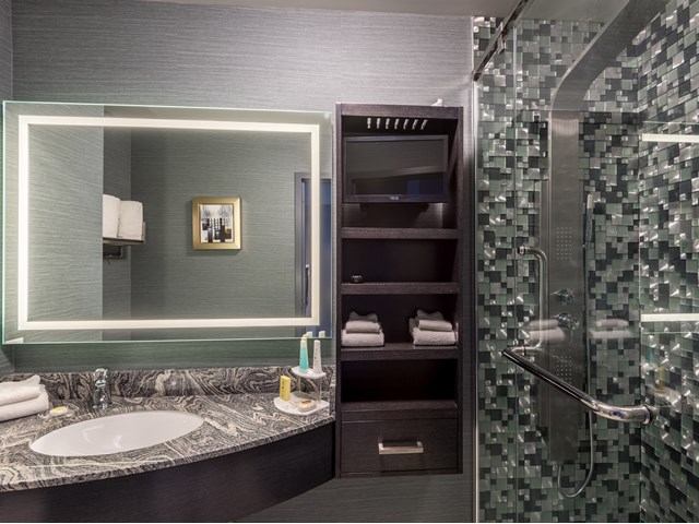 Beautiful spacious bathroom