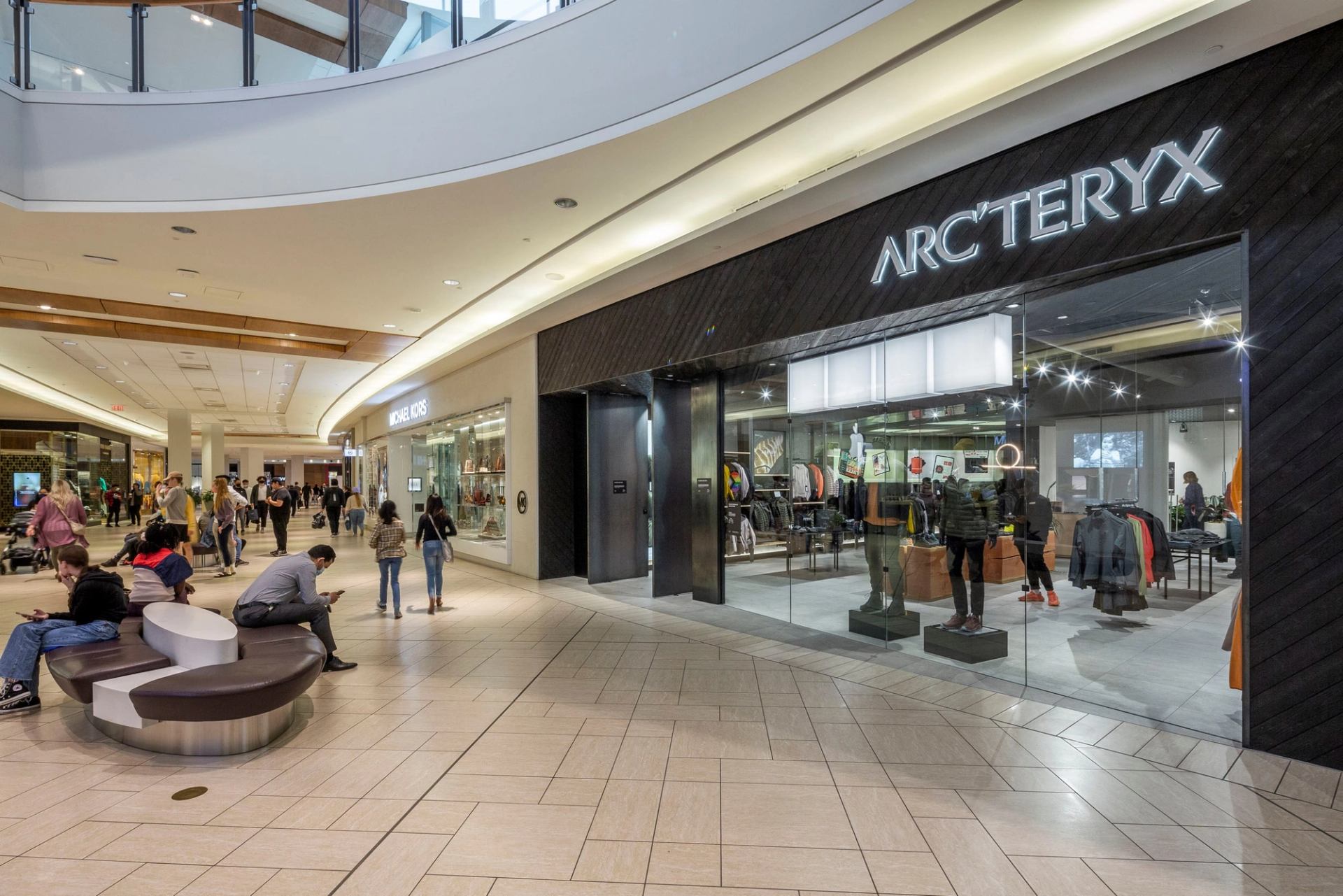 Interior of CF Chinook Centre