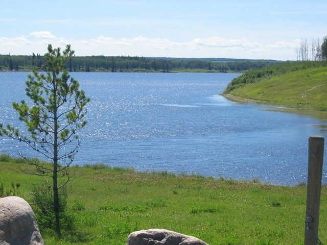 Scenic vide of the lake.