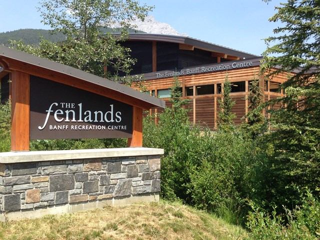 The exterior of The Fenlands in the Summer.