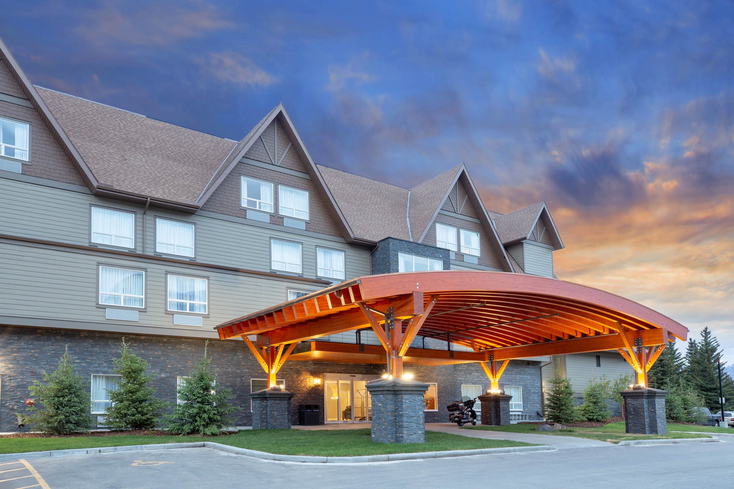 Super 8 By Wyndham Canmore | Canada's Alberta thumbnail