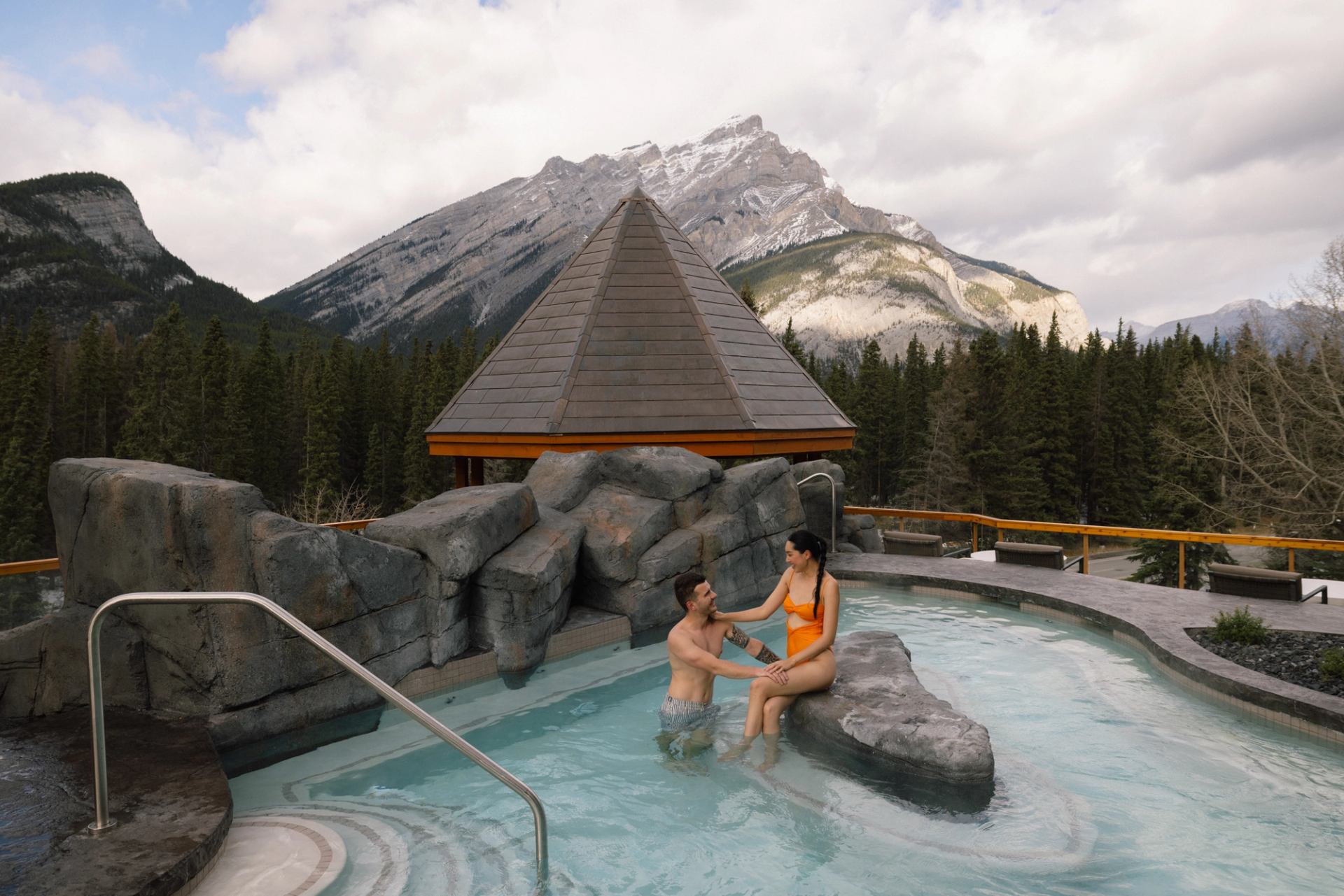 Hot Pools at Hotel Canoe & Suites