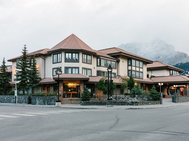 Elk + Avenue Hotel | Canada's Alberta thumbnail