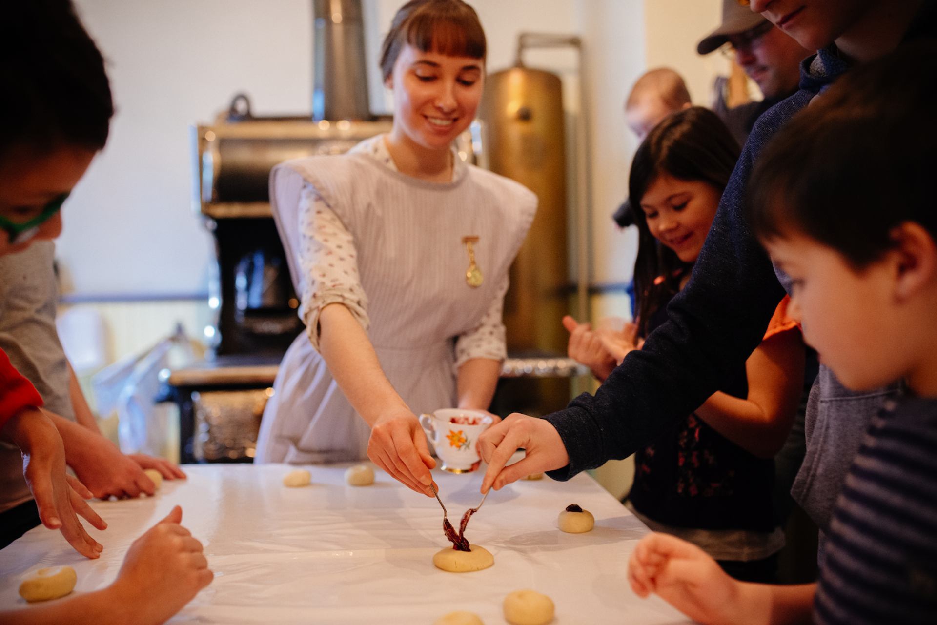 A lady dress in historic wear teaching a cookie glass.