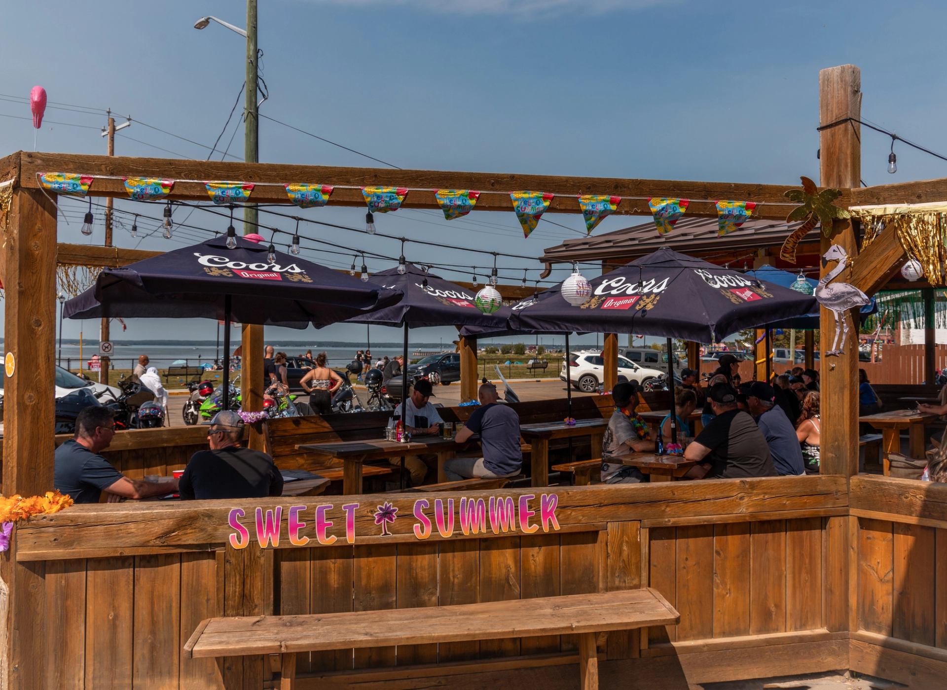 The deck at Jungles Bar & Grill.