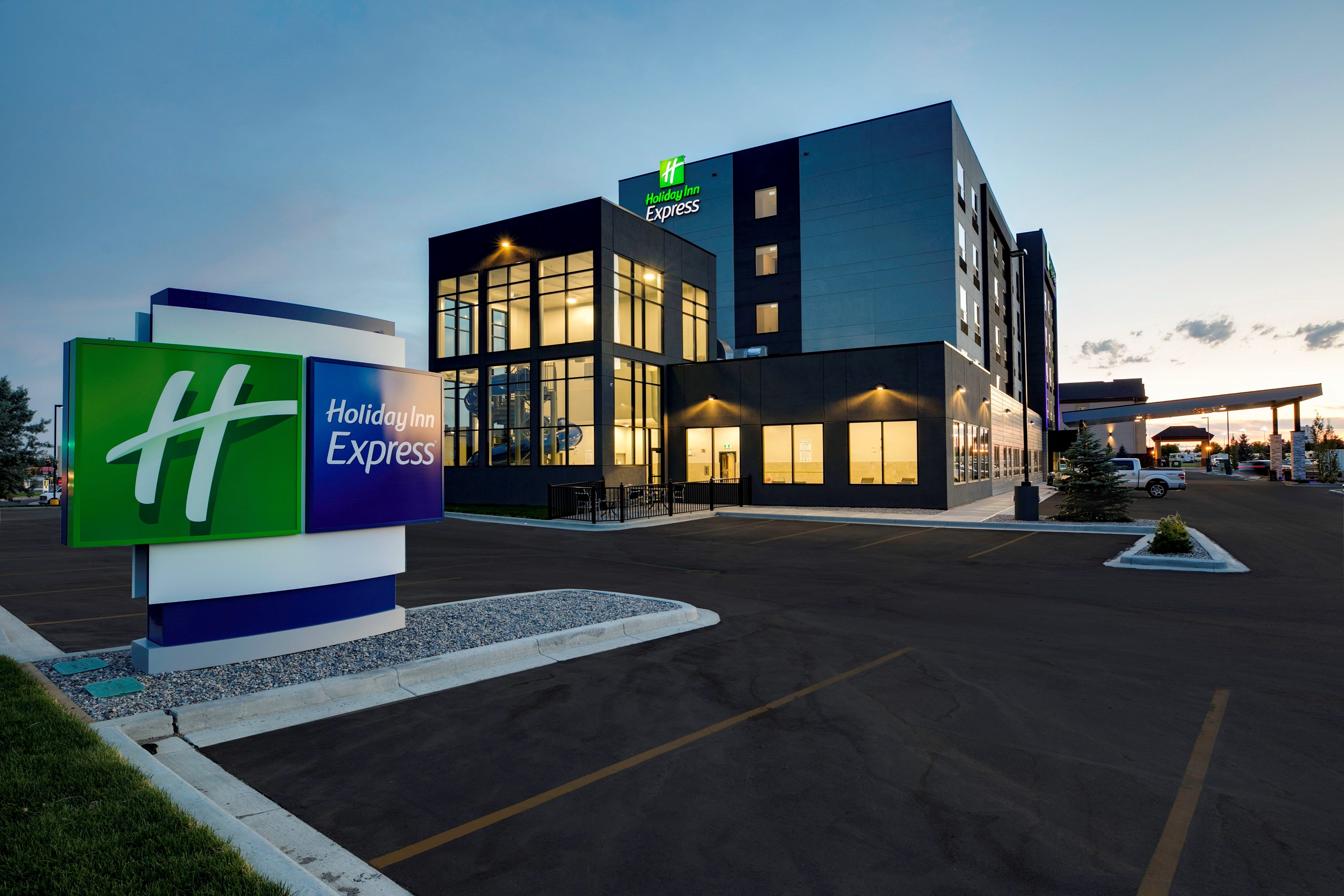 Holiday Inn Express Hotel & Suites | Canada's Alberta thumbnail