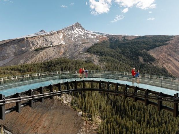 People standing on the Columbia Icefield Skywalk in Jasper National Park.