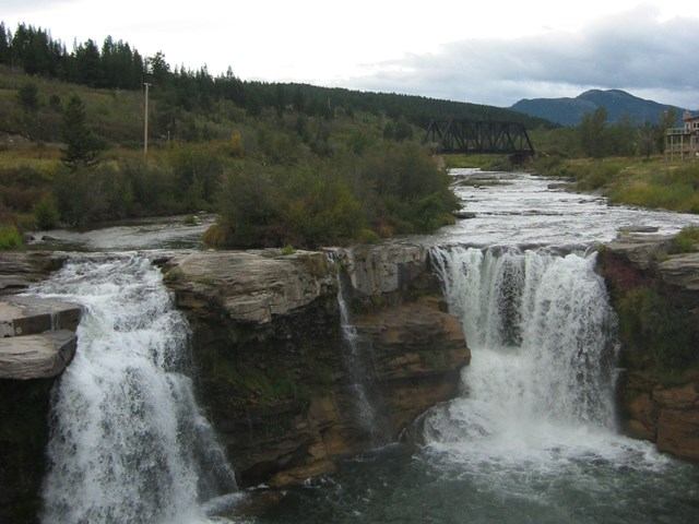 Lundbreck Falls