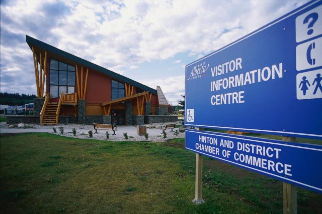 Sign and building at the Visitor Information Centre in Hinton.