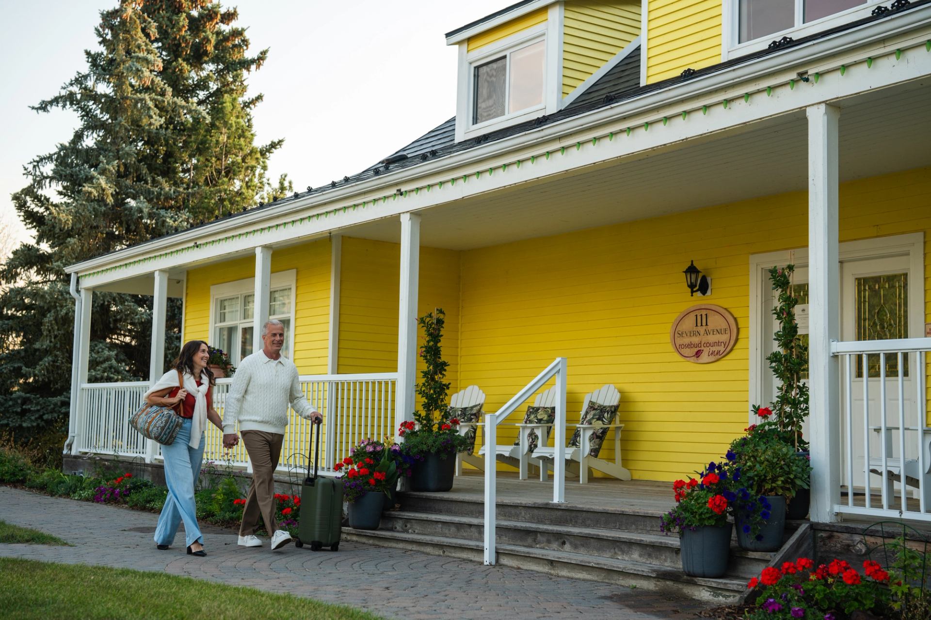 A couple checking in at Rosebud Country Inn.