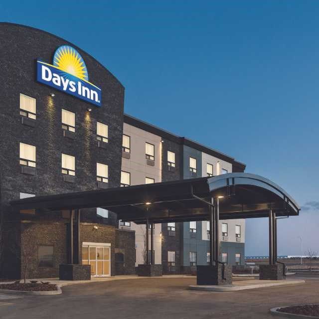 Days Inn Calgary North Balzac | Canada's Alberta thumbnail