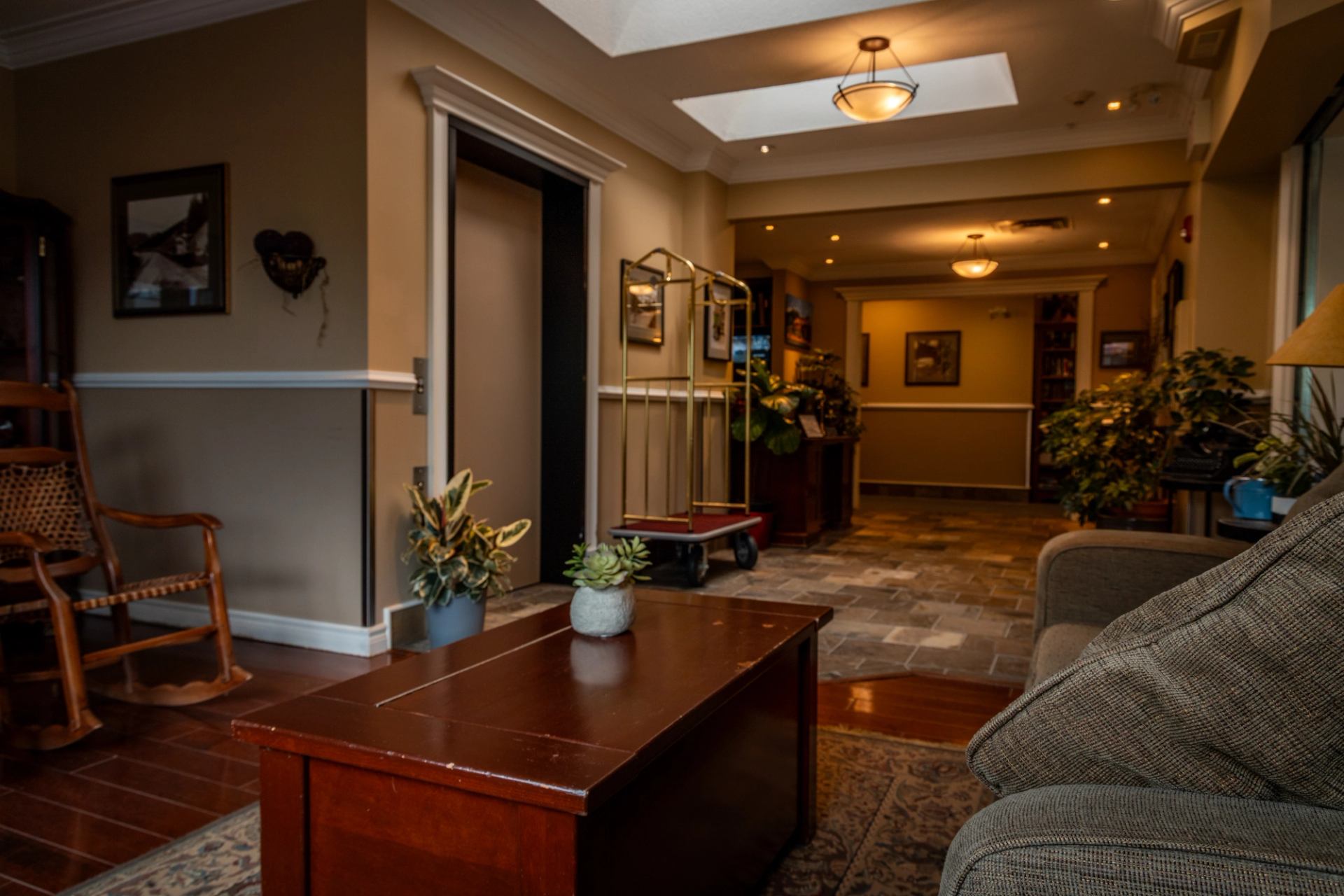 Park Place Inn lobby with cozy seating, plants, and warm lighting.