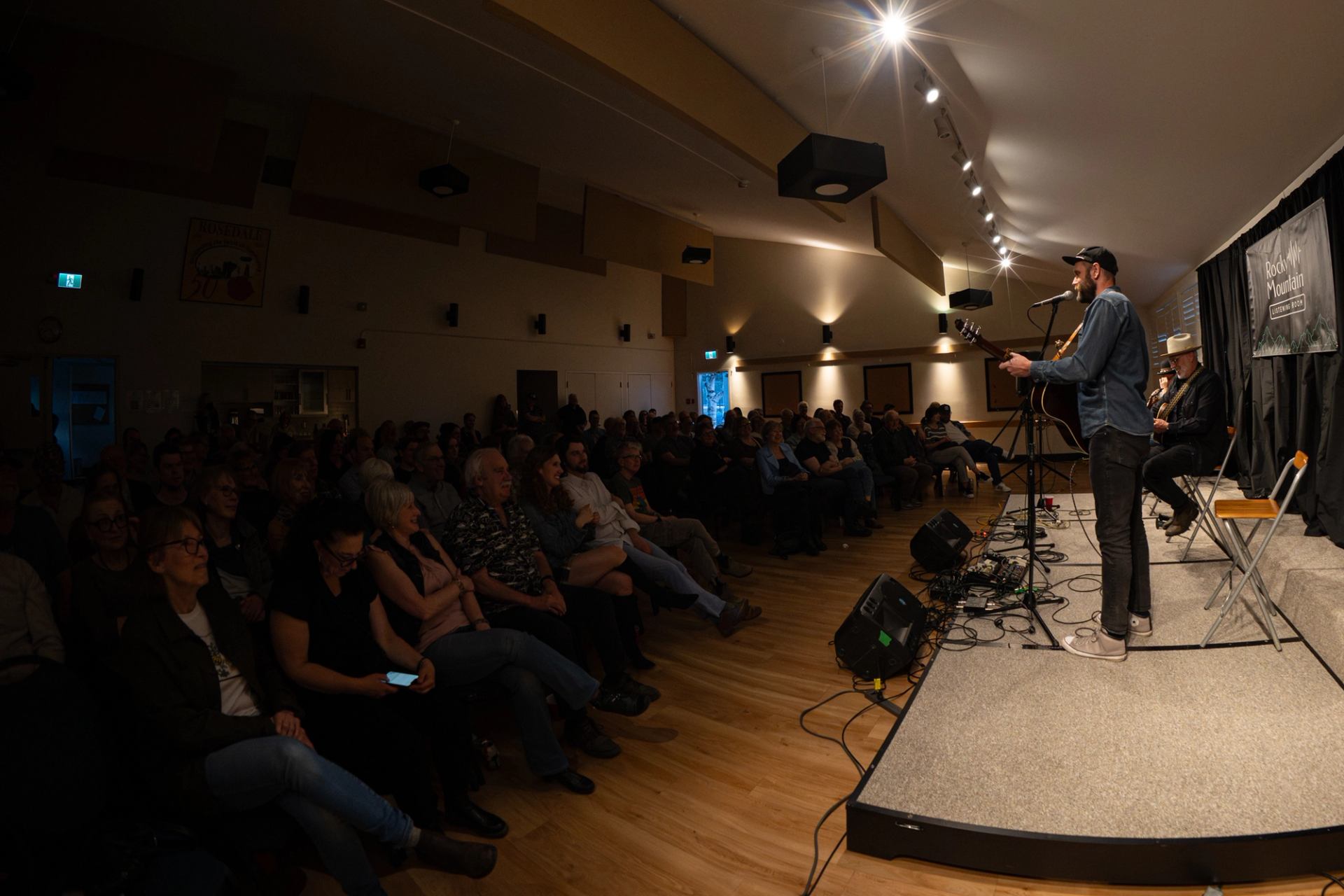 Music in the Badlands presents a live acoustic performance to a packed seated audience.