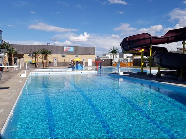 Richardson Pioneer Central Peace Aquatic Centre | Canada's Alberta thumbnail