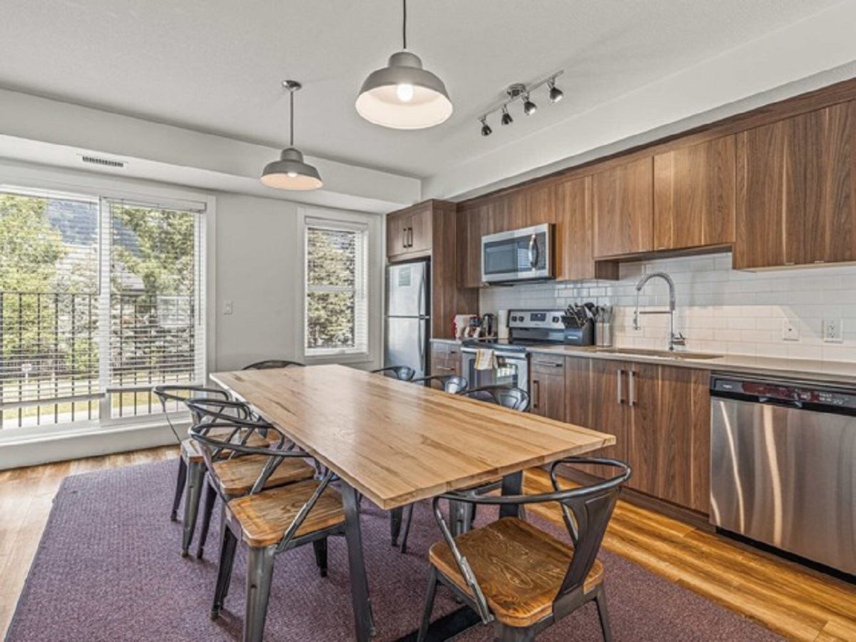 Large table and chairs at Basecamp Resort