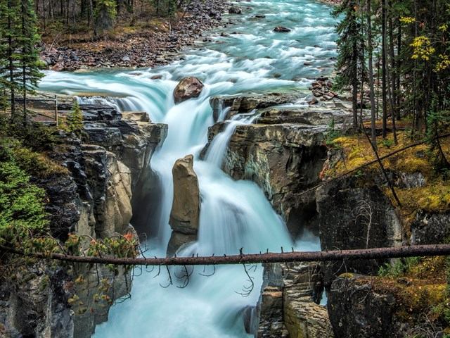 Sunwapta Falls | Canada's Alberta thumbnail