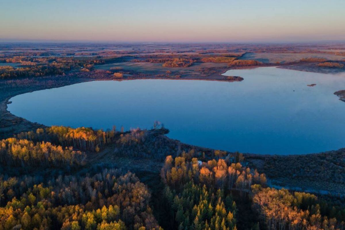 Overview of the area including the lake at Refuge Bay