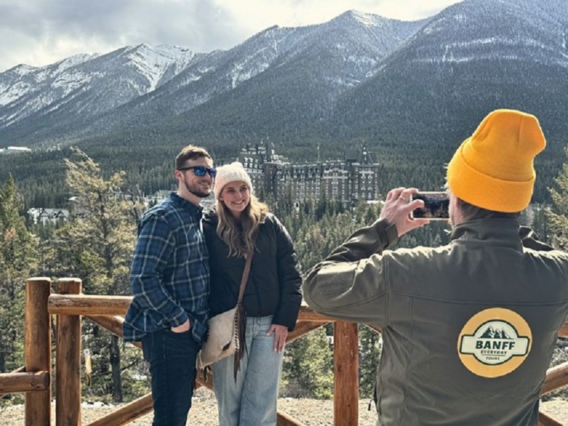 Discover Banff with our guided private tours. Tailor-made itinerary specially prepared for you. We also take nice pictures :)