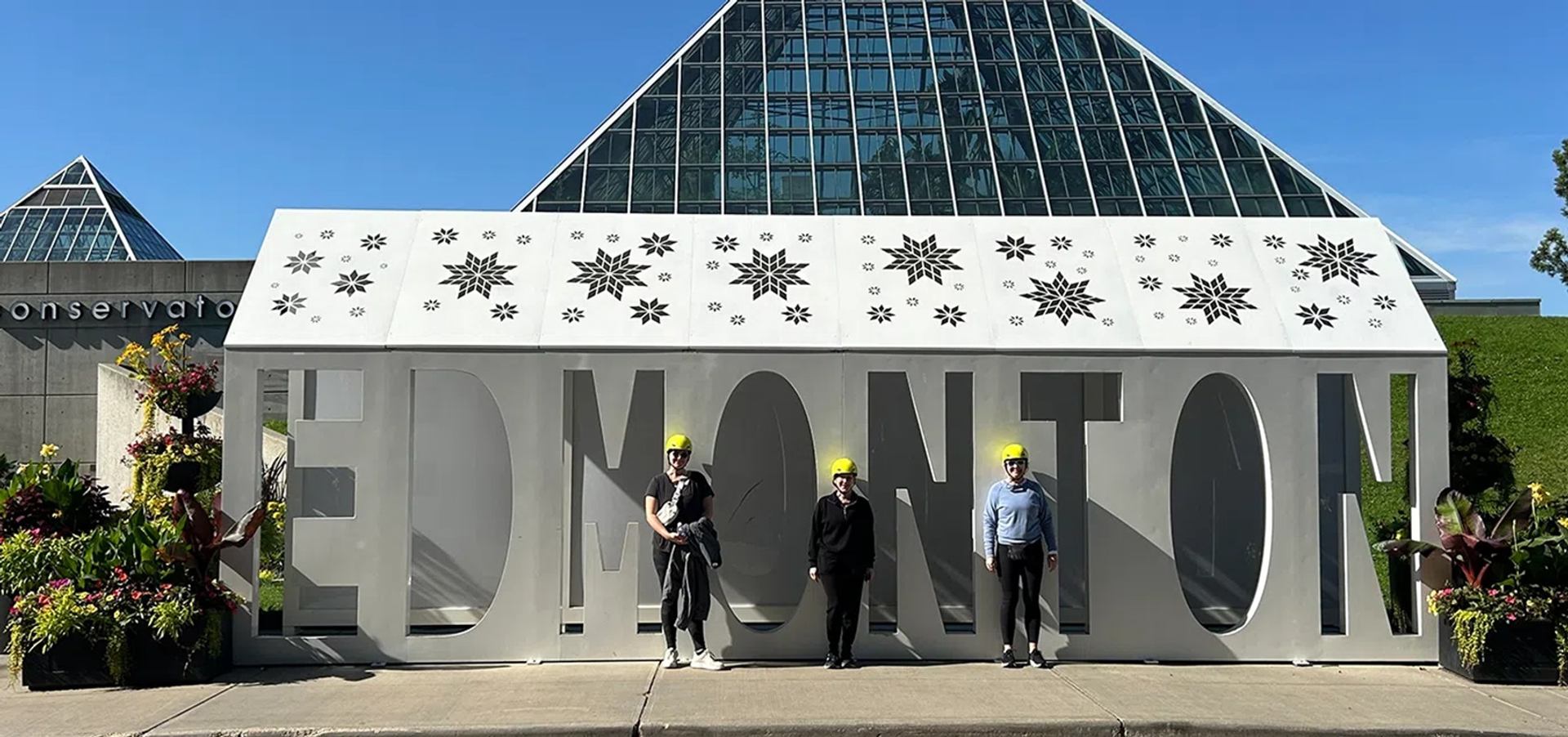 Tourists posing at the Edmonton sign