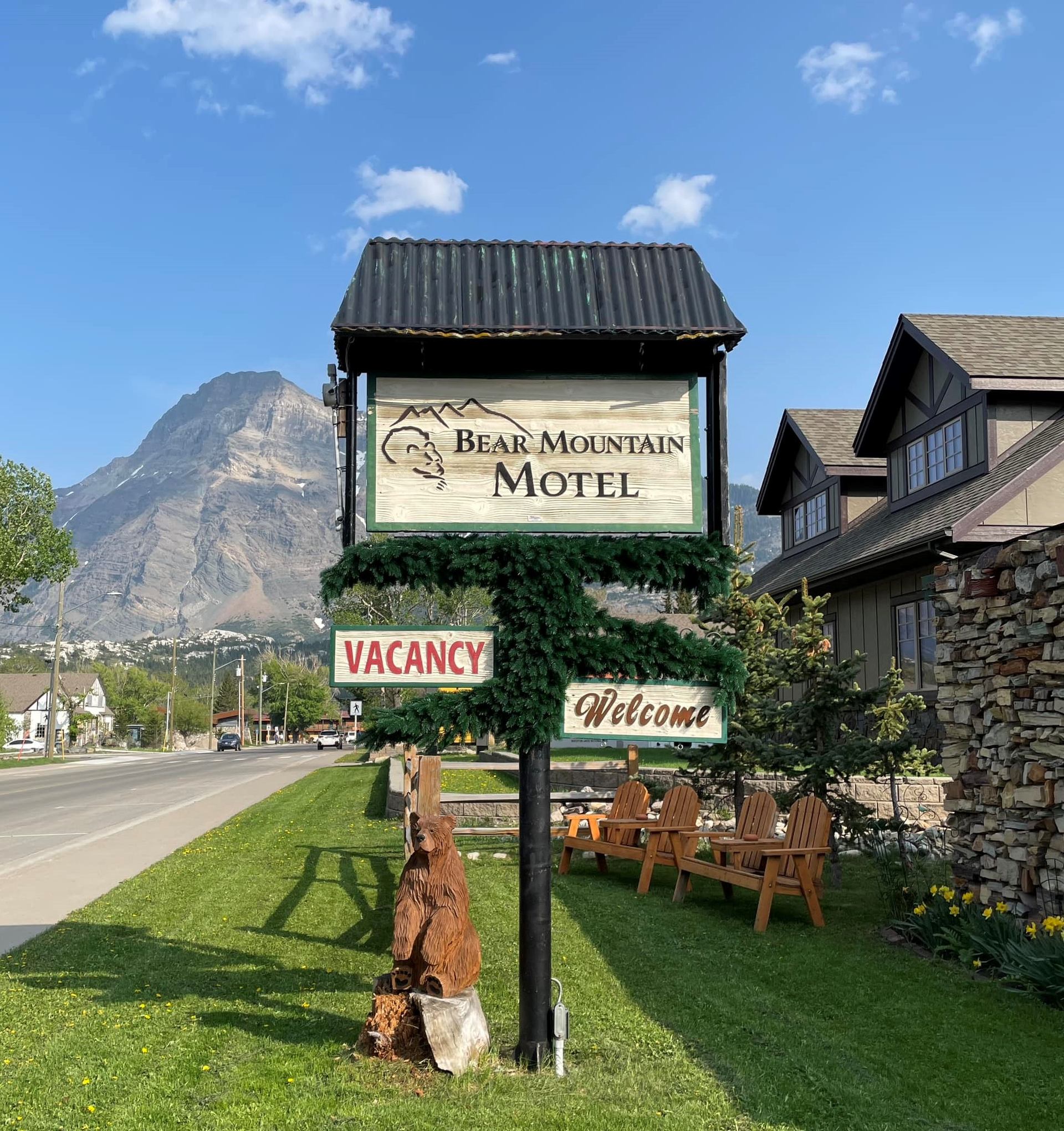 Signage at Bear Mountain Motel