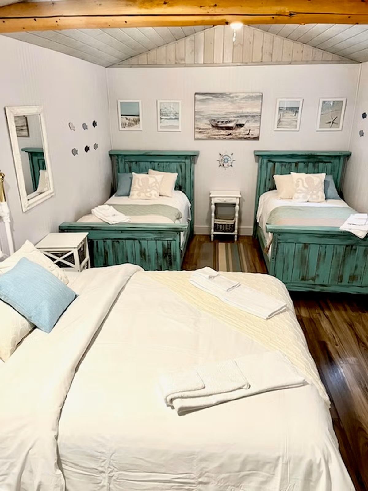 Ocean Breeze Cabin sleeps four, 1 queen and 2 single beds