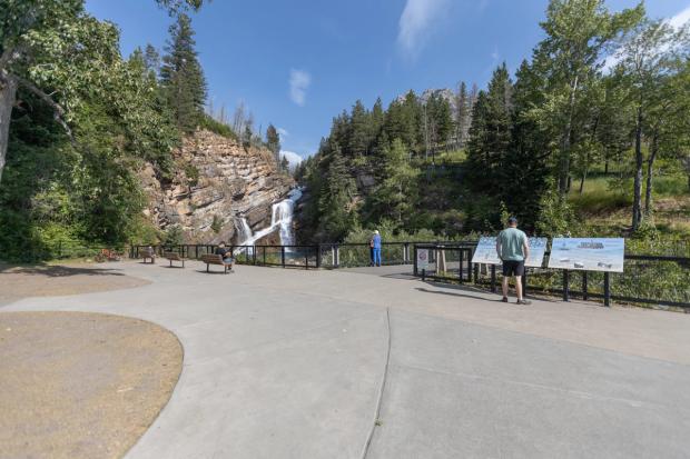 The entrance to Cameron Falls.