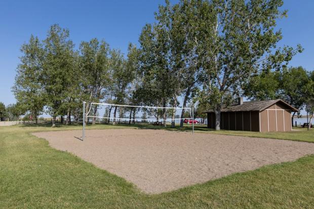 A volleyball net at Ridge Park Campground.