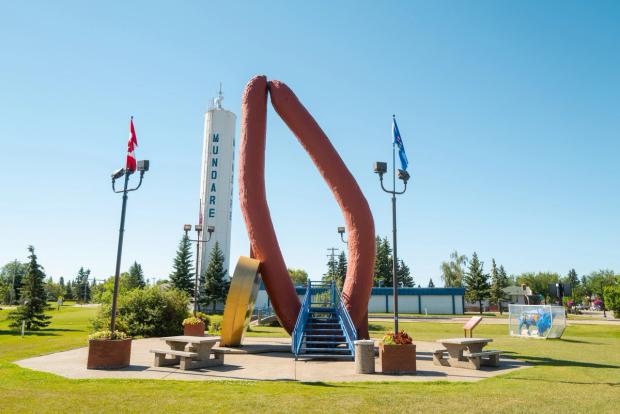 The World's Largest Sausage statue in Alberta.