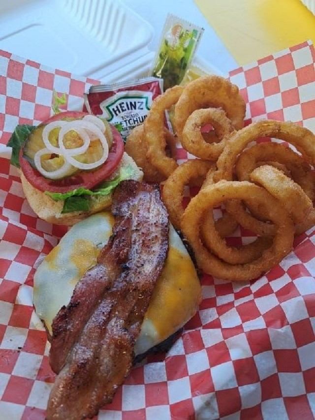 Cheeseburger with bacon and onion rings