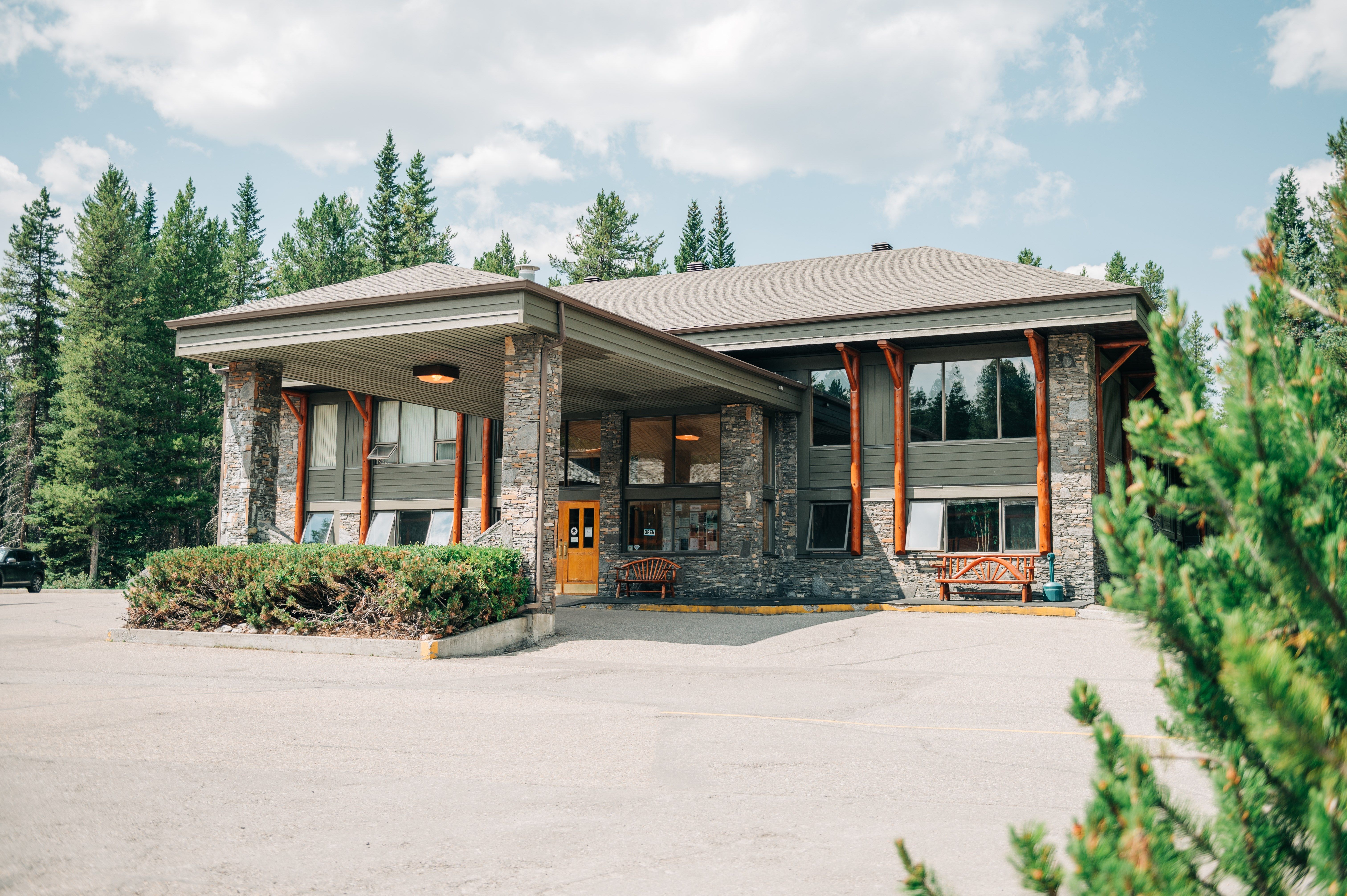 Mountaineer Lodge | Canada's Alberta thumbnail