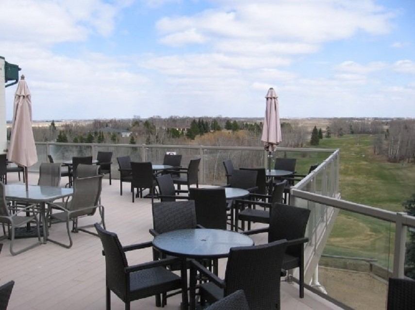 Patio seating at Montgomery Glen Golf & Country Club