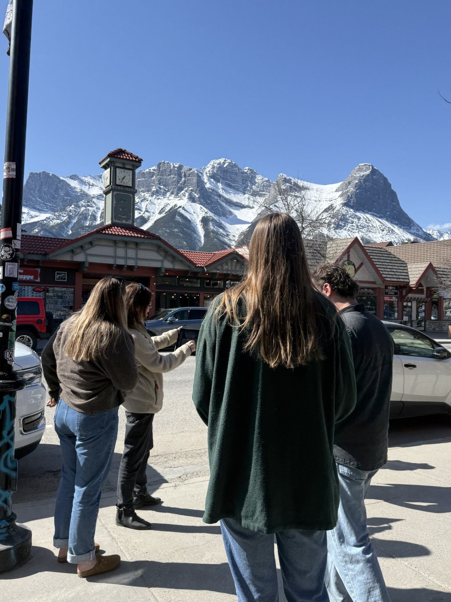 Guests in front of mountains