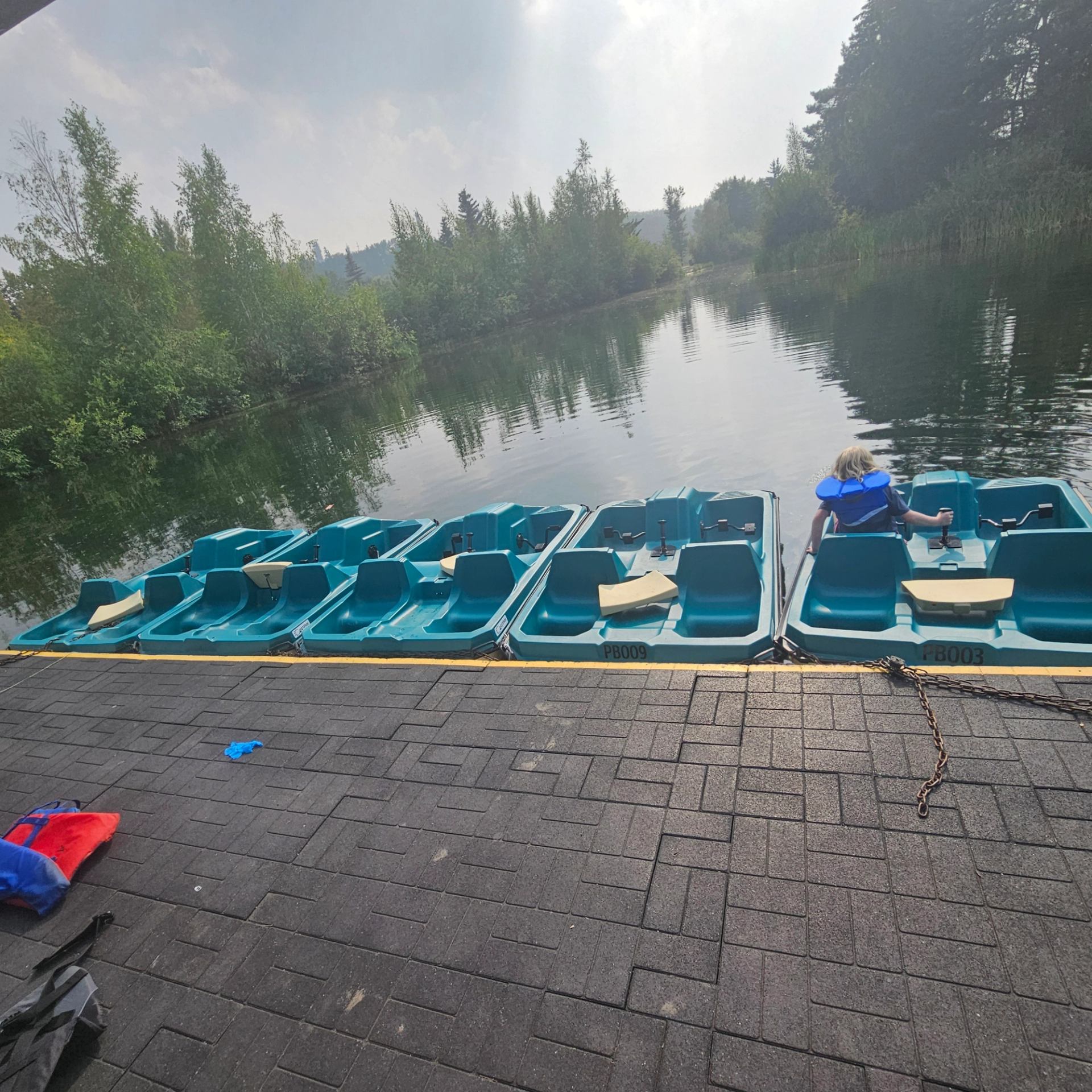Pedal boat rentals - Rundle Park | Canada's Alberta thumbnail