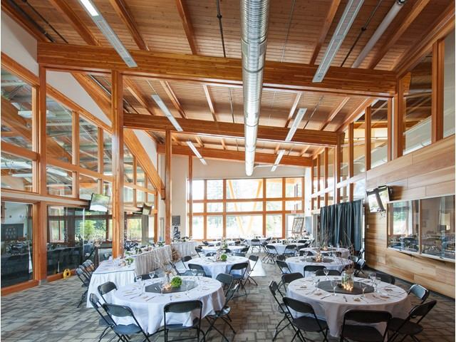 An eventroom set up for a banquet.