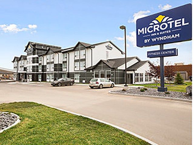 Microtel Inn & Suites by Wyndham | Canada's Alberta thumbnail