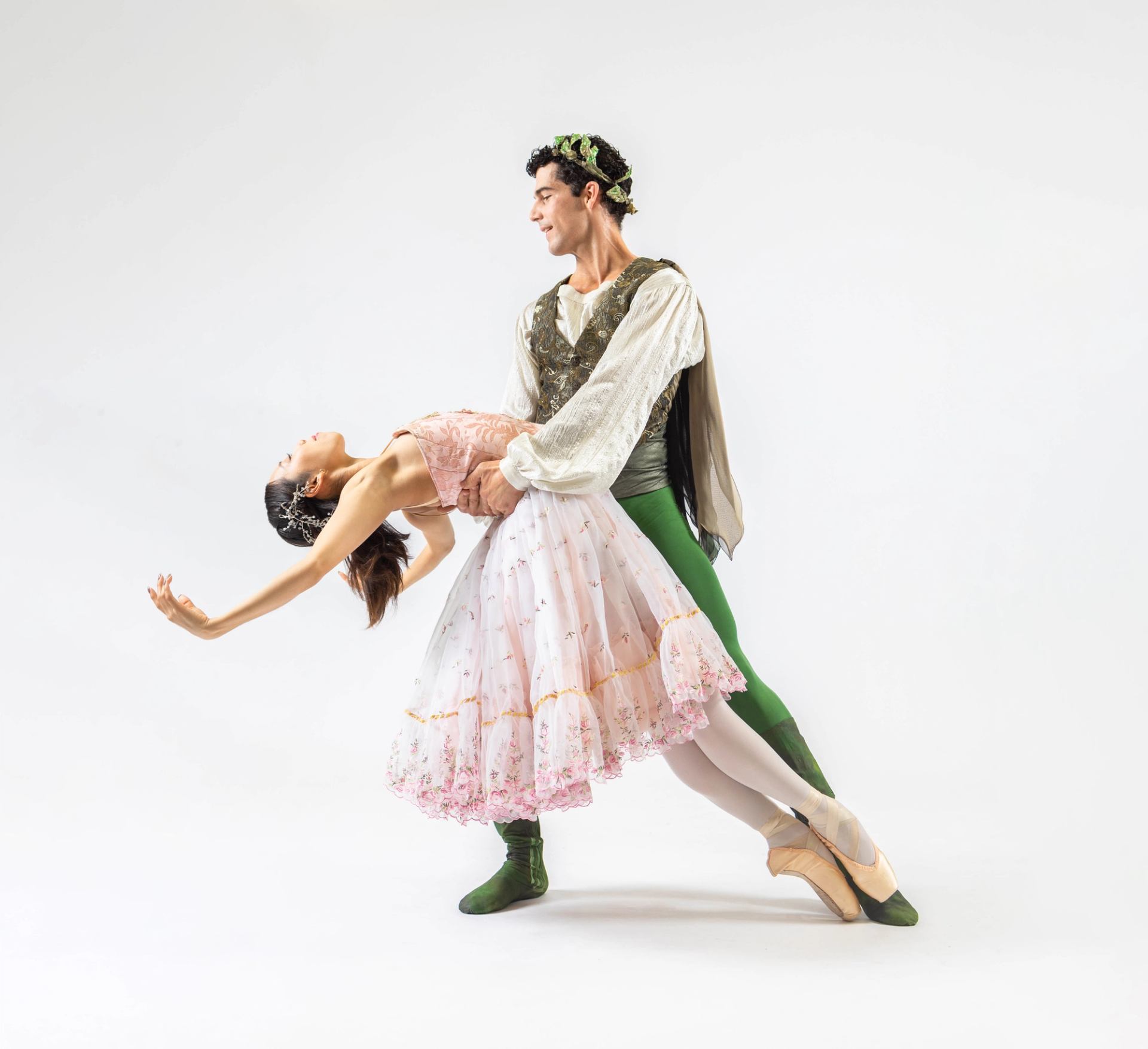 A man and woman performer dancing ballet.