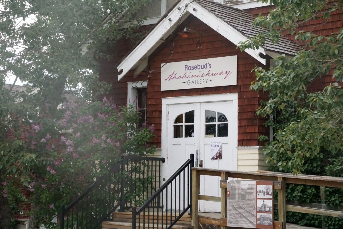 Exterior entrance of Akokiniskway Gallery.