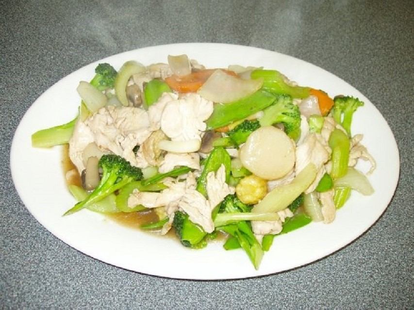 Plate of stir‑fried chicken with broccoli, mixed vegetables, and light savory sauce.