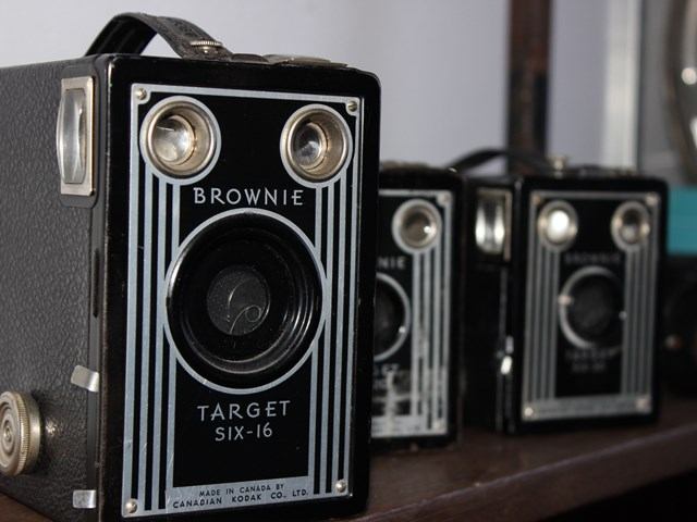 Brownie camera displayed in a museum, showcasing its vintage design and historical significance in photography.