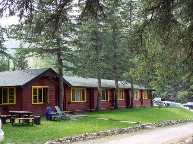 Miette Hot Springs Bungalows | Canada's Alberta thumbnail