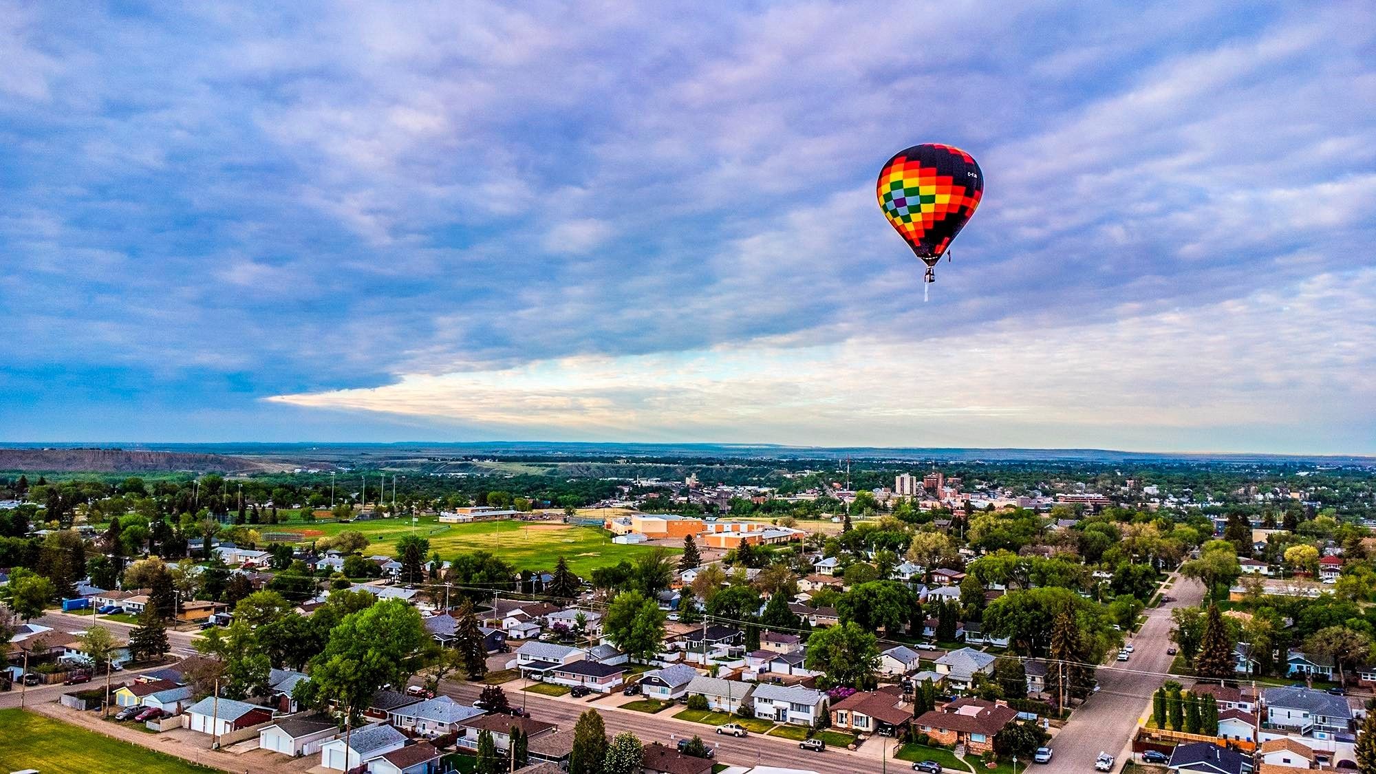 Medicine Hat's Rise Up Hot Air Balloon Festival | Canada's Alberta thumbnail