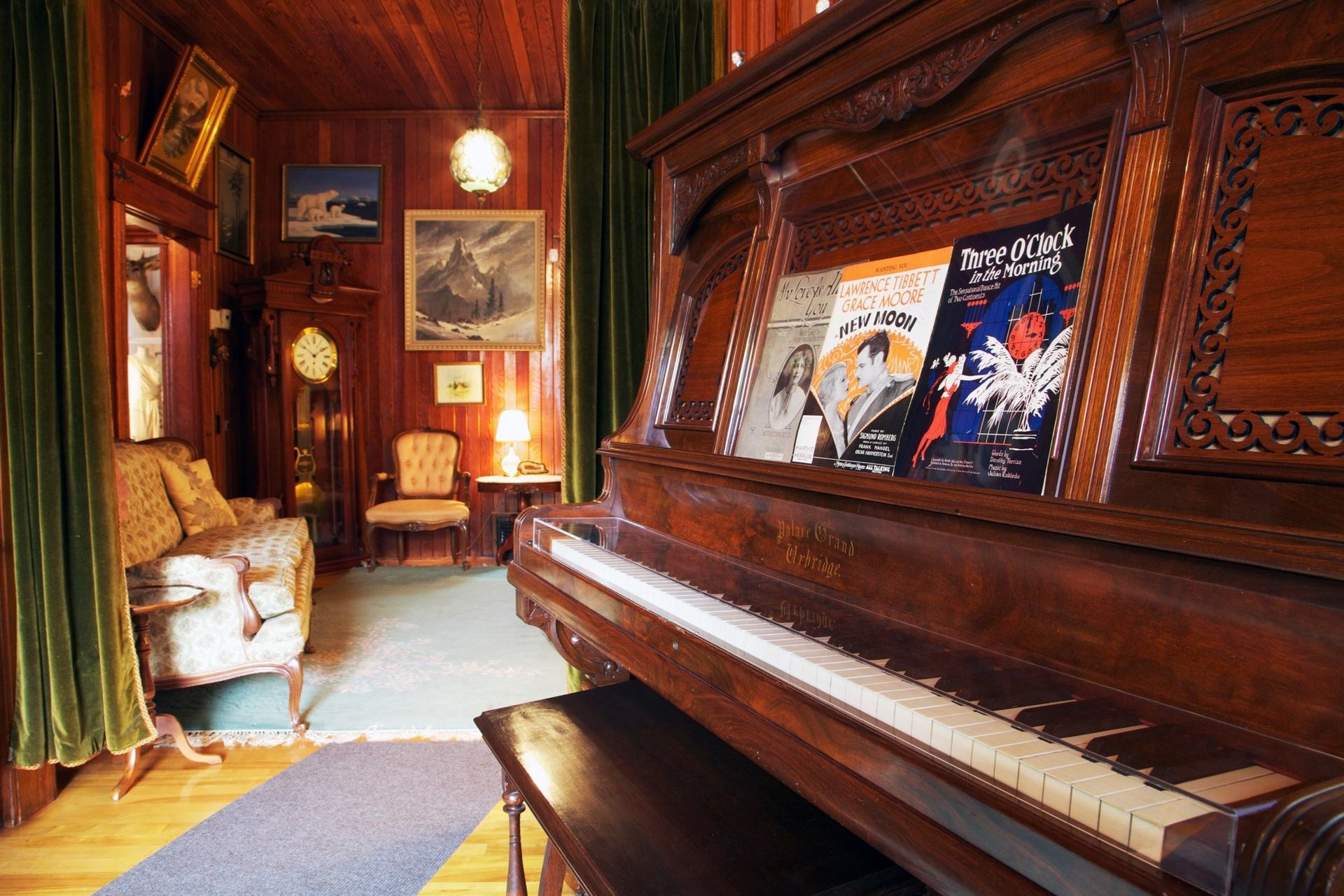 1901 World's Fair award winning piano piano