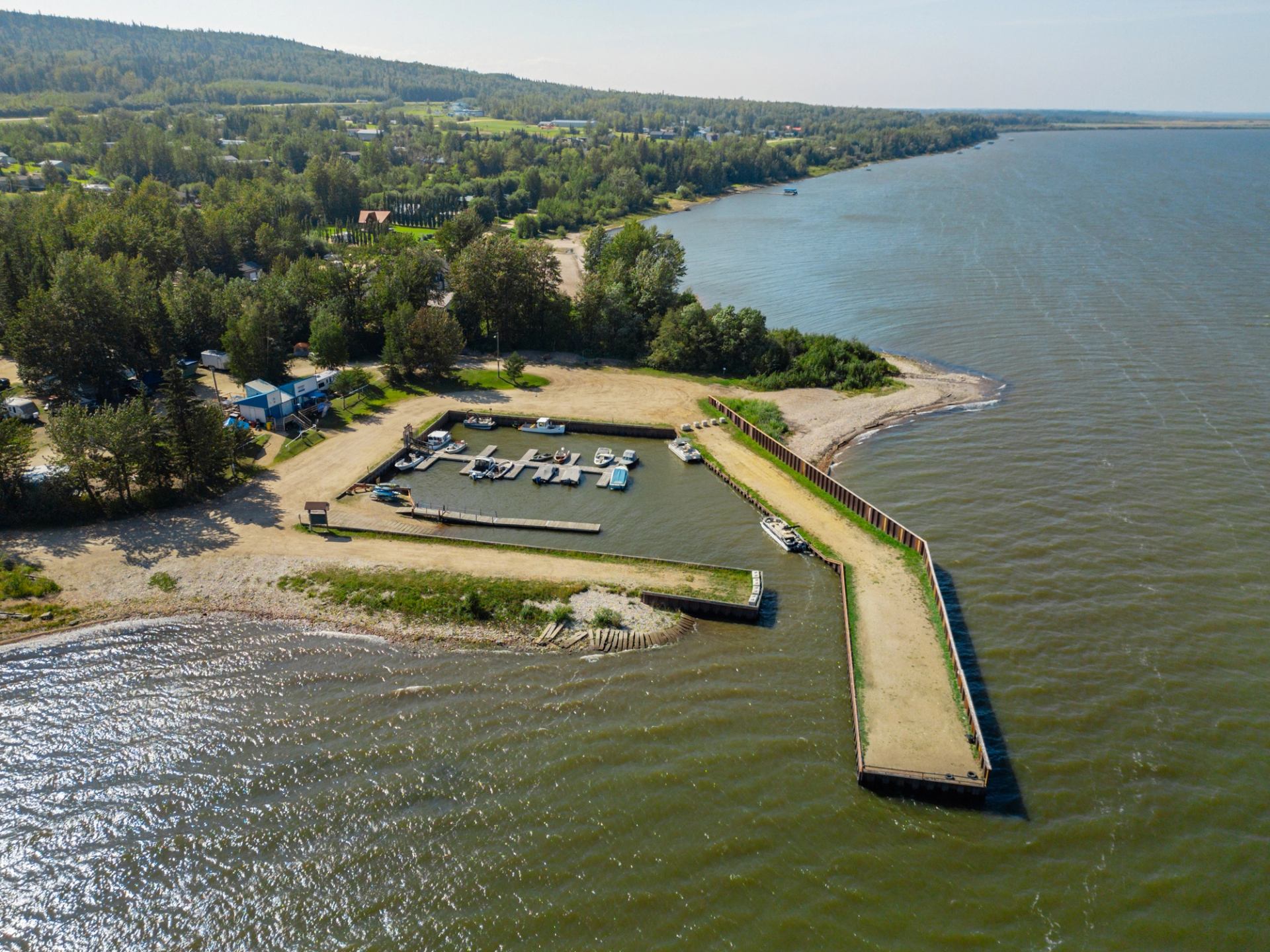 The shore at Canyon Creek Campground & Marina.