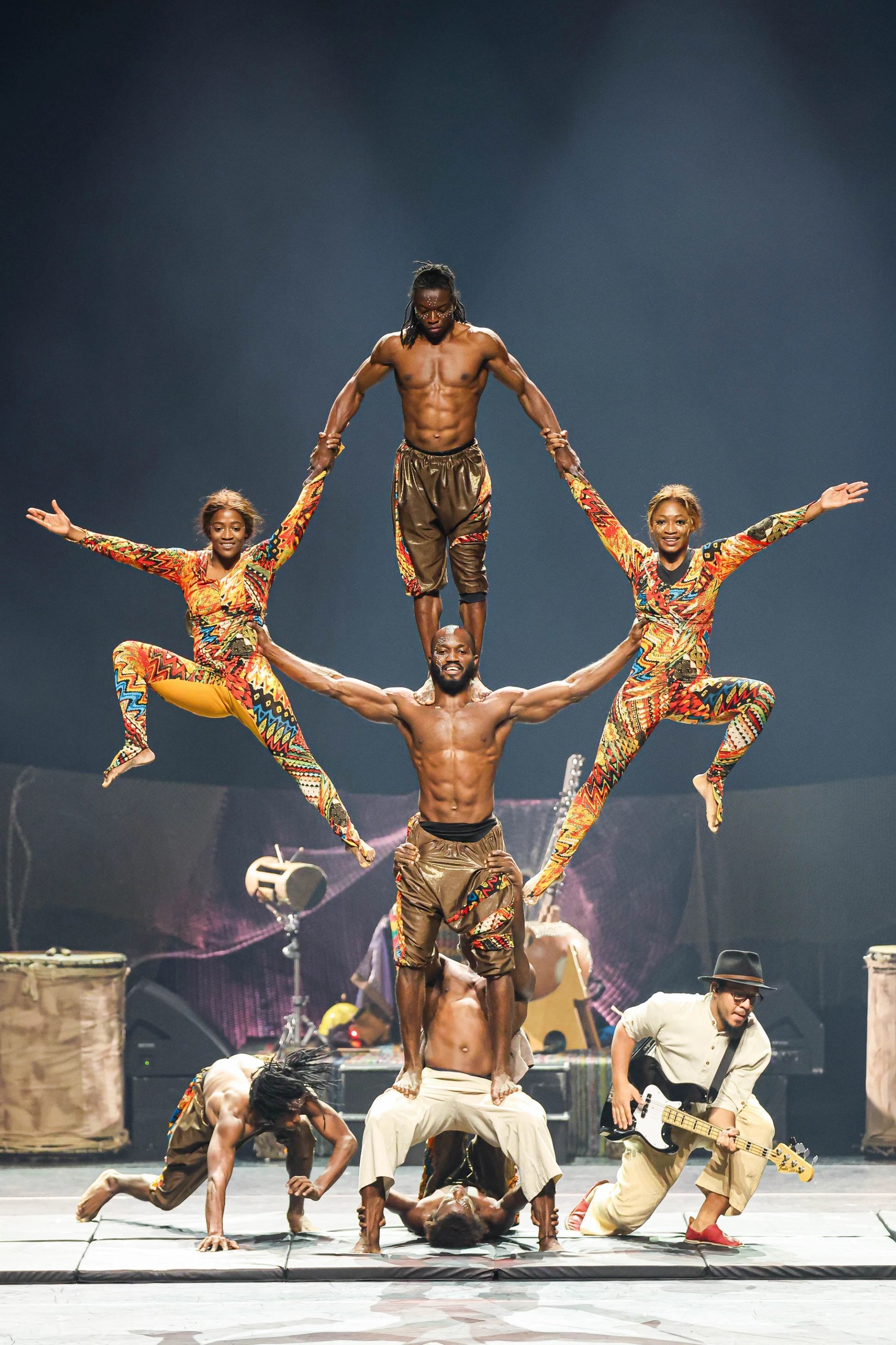 Afrique en Cirque performers.
