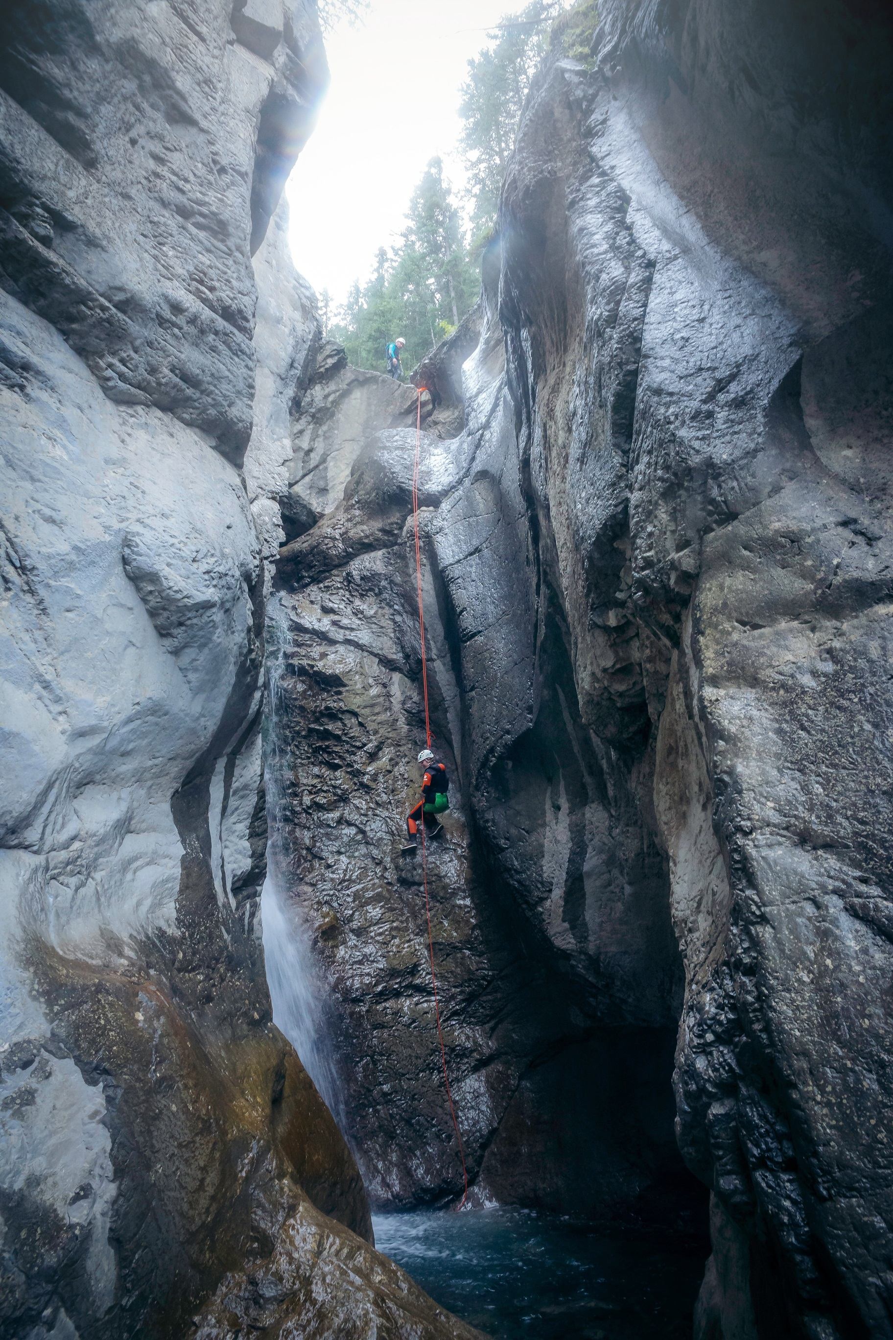 Woman rappels down a 18m waterfall
