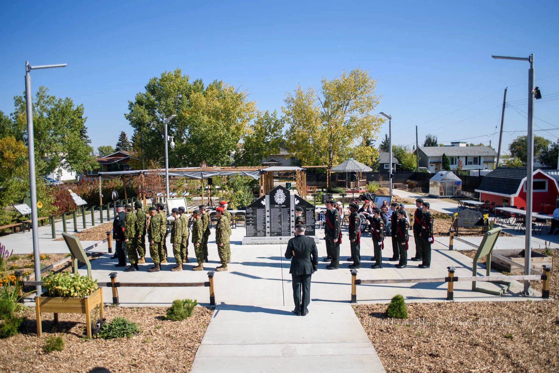 Group assembled in front of a central monument for a ceremony
