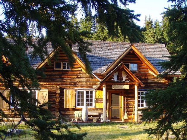 Exterior of Skoki Lodge in the Summer.