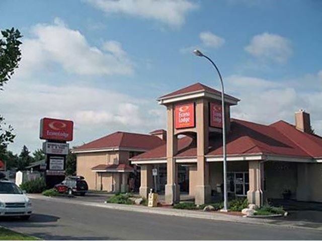 EconoLodge Inn and Suites | Canada's Alberta thumbnail