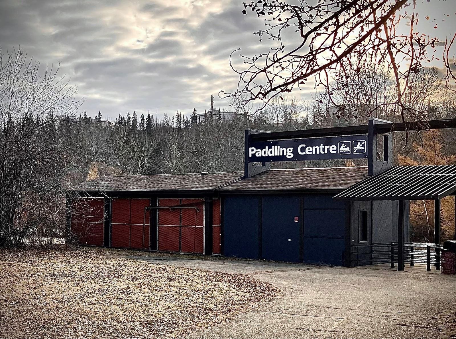 Rundle Park Paddling Centre building under cloudy sky in a leafless park.
